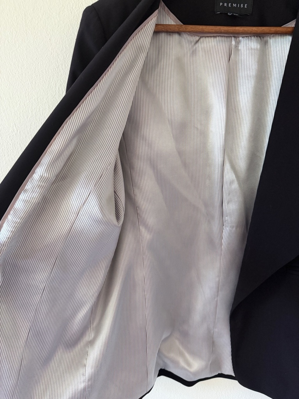 Blazer - Picture 4 of 4